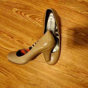 Like New! Gorgeous Madden Girl nude heels.